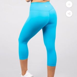 Buffbunny Capri Leggings
